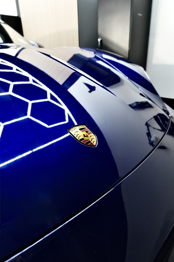 Ceramic coated Porsche hood with glossy finish